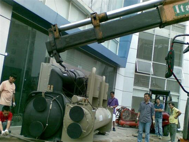 临潭县随车吊和汽车吊的核心区别是什么？哪种更省钱？