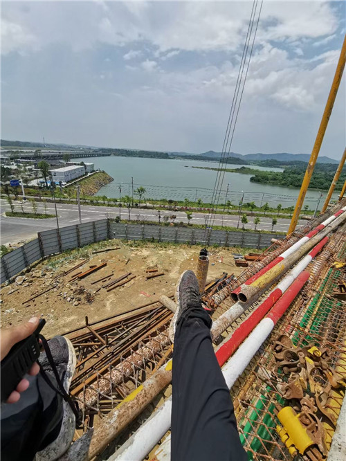 临潭县作业中发生设备损坏或人员意外，责任怎么划分？